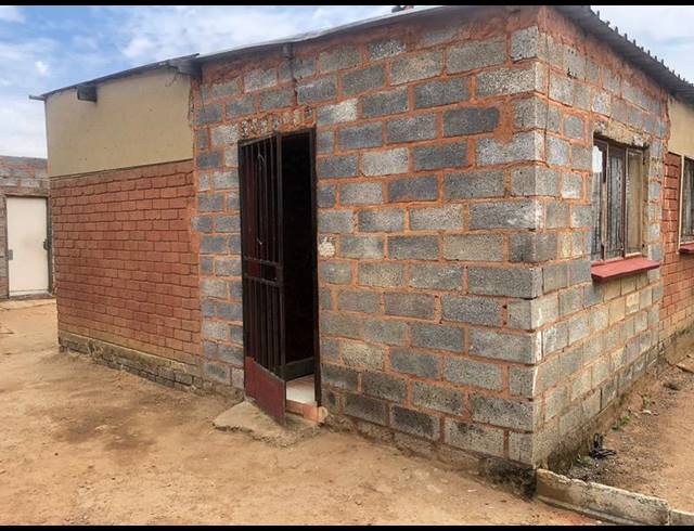 5 BEDROOM HOUSE FOR SALE IN LANGAVILLE EXT 3